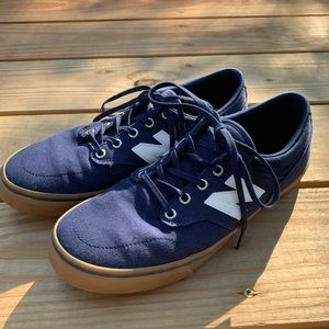 New Balance Mens shoes 9.5
